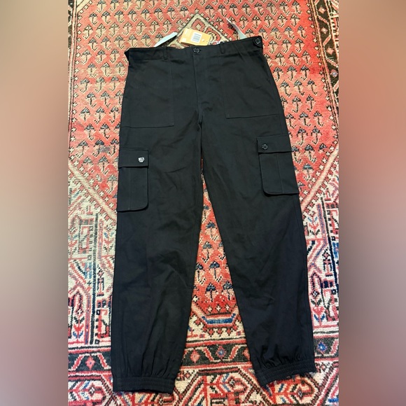 Wondery Outdoors Cargo Pants - Picture 3 of 10